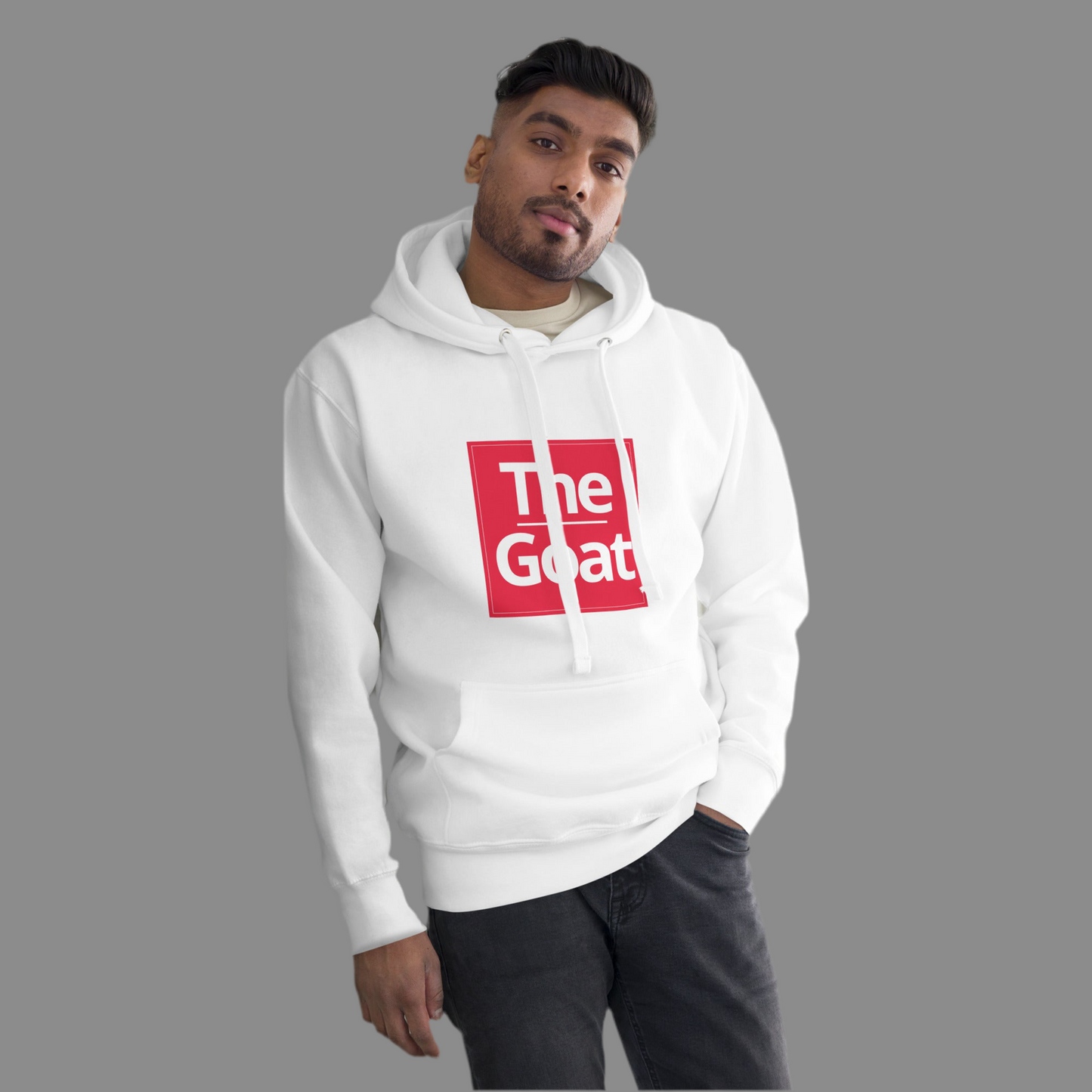 alt="Hoodie G.O.A.T – Sudadera negra unisex con capucha y bolsillo canguro | Zhomax"
alt="Detalle del estampado G.O.A.T en la sudadera negra de algodón premium"
alt="Sudadera inspirada en leyendas del fútbol – Estilo streetwear deportivo"
alt="Hoodie negra con capucha ajustable y diseño exclusivo para fans del fútbol"