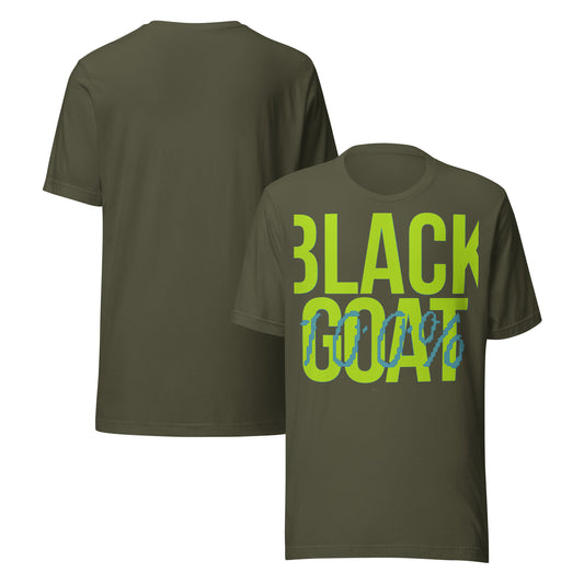 Modelo vistiendo la Camiseta Black Goat, un diseño audaz en algodón suave, ideal para un look casual y moderno.