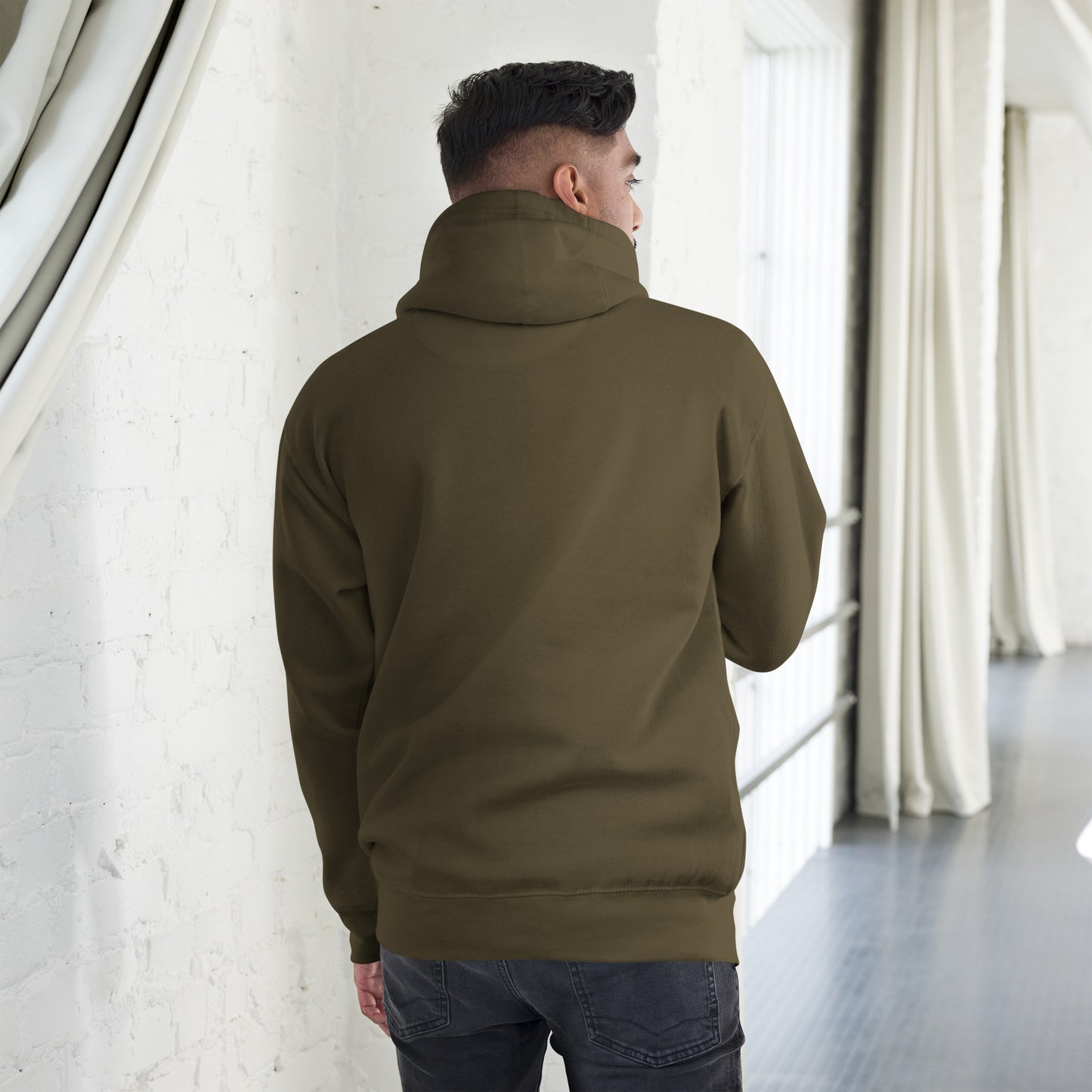 alt="Hoodie G.O.A.T – Sudadera negra unisex con capucha y bolsillo canguro | Zhomax"
alt="Detalle del estampado G.O.A.T en la sudadera negra de algodón premium"
alt="Sudadera inspirada en leyendas del fútbol – Estilo streetwear deportivo"
alt="Hoodie negra con capucha ajustable y diseño exclusivo para fans del fútbol"