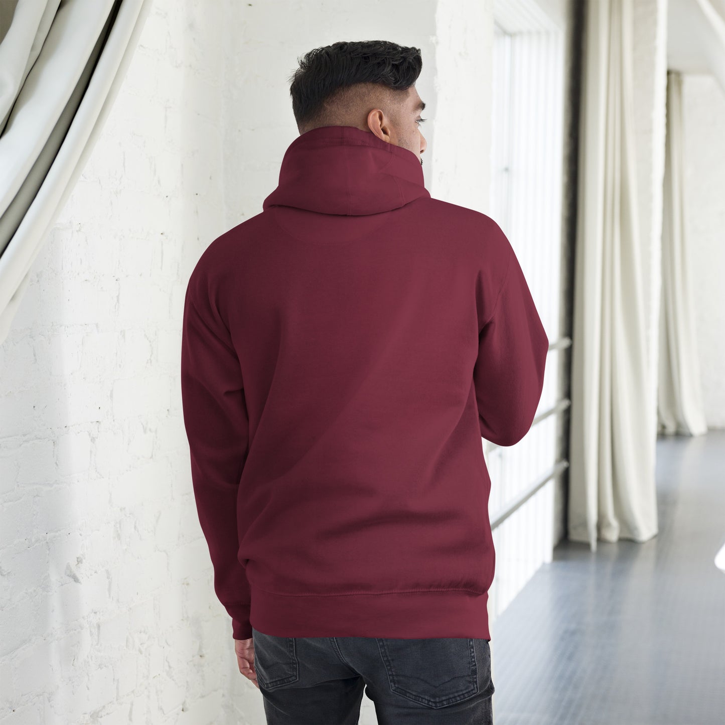 alt="Hoodie G.O.A.T – Sudadera negra unisex con capucha y bolsillo canguro | Zhomax"
alt="Detalle del estampado G.O.A.T en la sudadera negra de algodón premium"
alt="Sudadera inspirada en leyendas del fútbol – Estilo streetwear deportivo"
alt="Hoodie negra con capucha ajustable y diseño exclusivo para fans del fútbol"