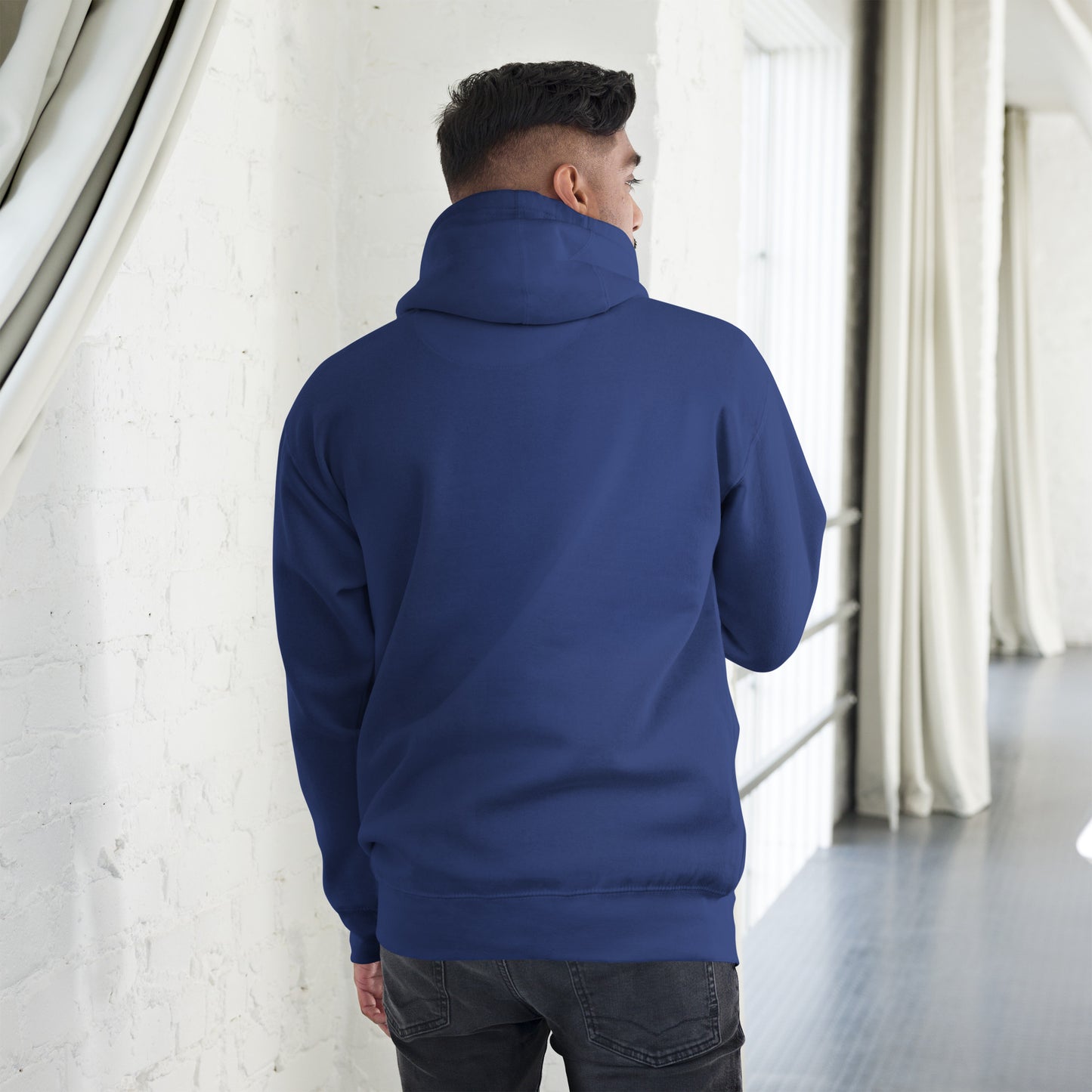alt="Hoodie G.O.A.T – Sudadera negra unisex con capucha y bolsillo canguro | Zhomax"
alt="Detalle del estampado G.O.A.T en la sudadera negra de algodón premium"
alt="Sudadera inspirada en leyendas del fútbol – Estilo streetwear deportivo"
alt="Hoodie negra con capucha ajustable y diseño exclusivo para fans del fútbol"