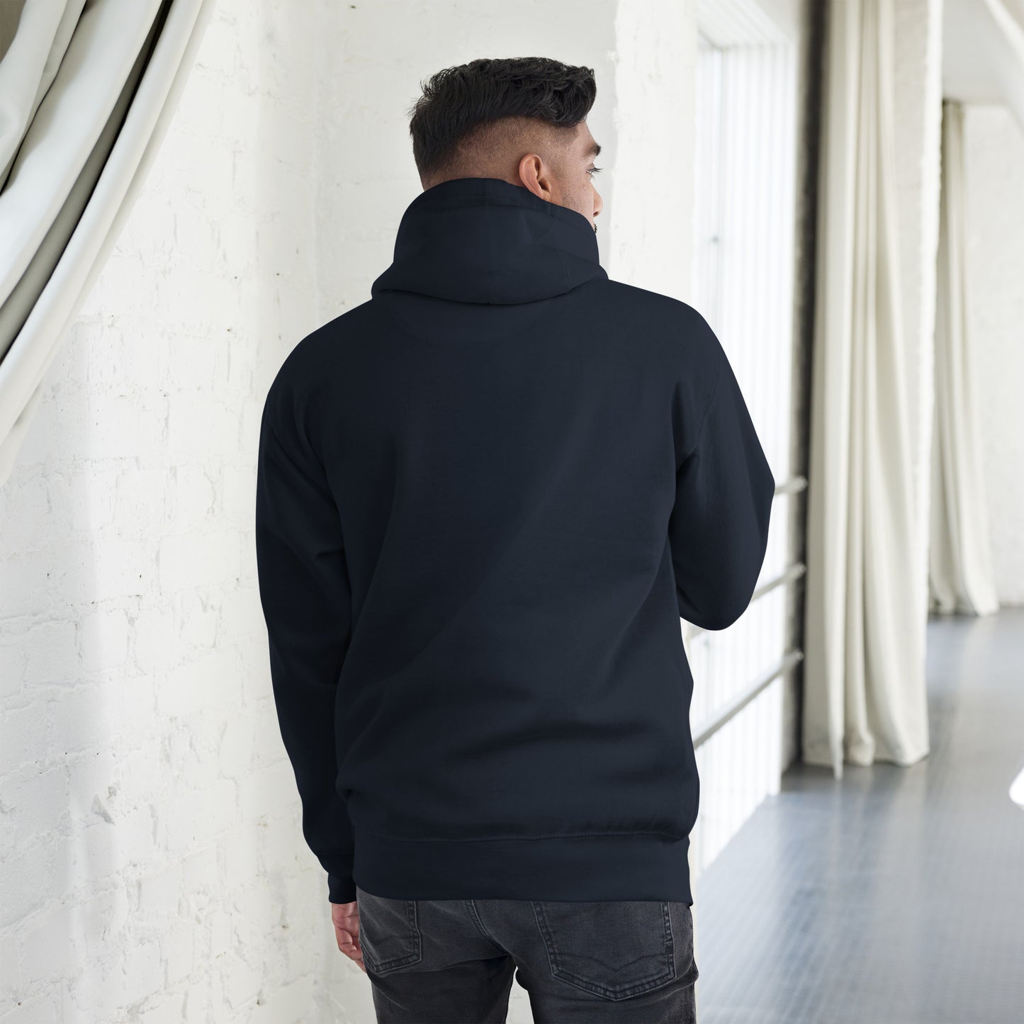 alt="Hoodie G.O.A.T – Sudadera negra unisex con capucha y bolsillo canguro | Zhomax"
alt="Detalle del estampado G.O.A.T en la sudadera negra de algodón premium"
alt="Sudadera inspirada en leyendas del fútbol – Estilo streetwear deportivo"
alt="Hoodie negra con capucha ajustable y diseño exclusivo para fans del fútbol"