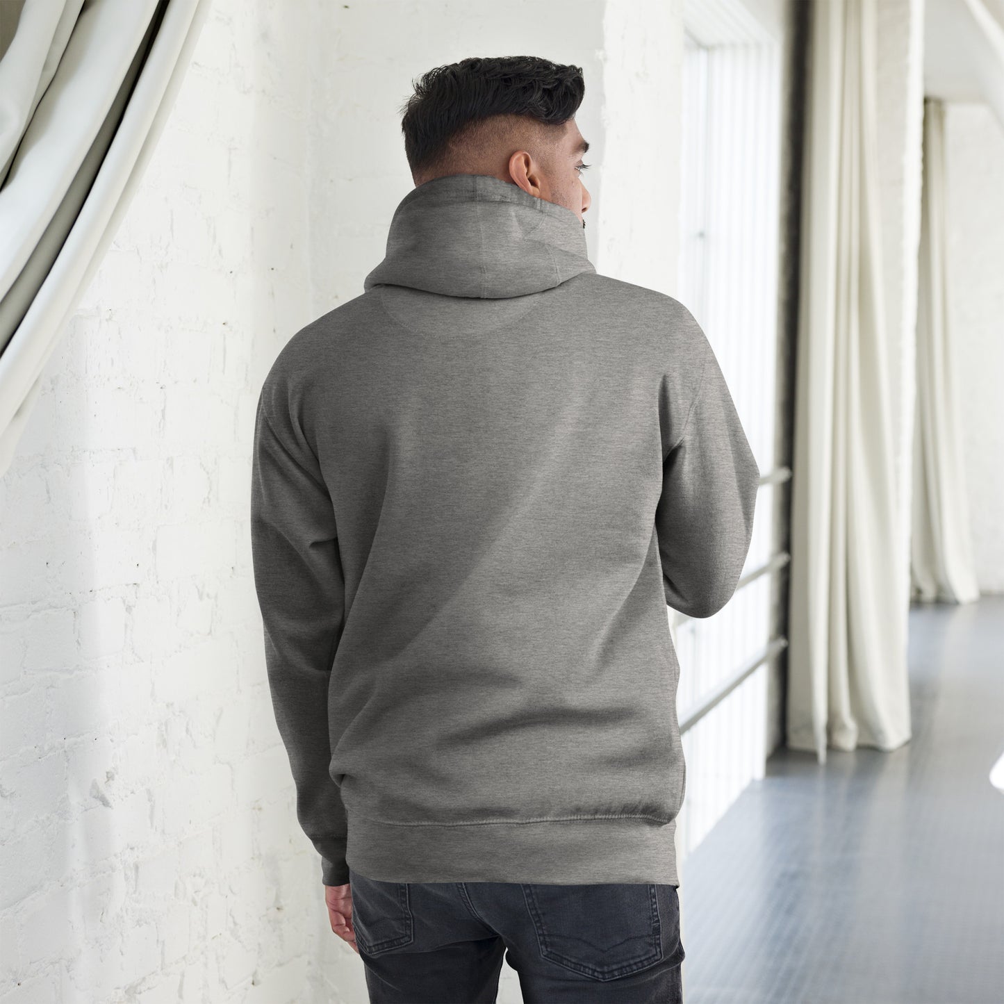 alt="Hoodie G.O.A.T – Sudadera negra unisex con capucha y bolsillo canguro | Zhomax"
alt="Detalle del estampado G.O.A.T en la sudadera negra de algodón premium"
alt="Sudadera inspirada en leyendas del fútbol – Estilo streetwear deportivo"
alt="Hoodie negra con capucha ajustable y diseño exclusivo para fans del fútbol"