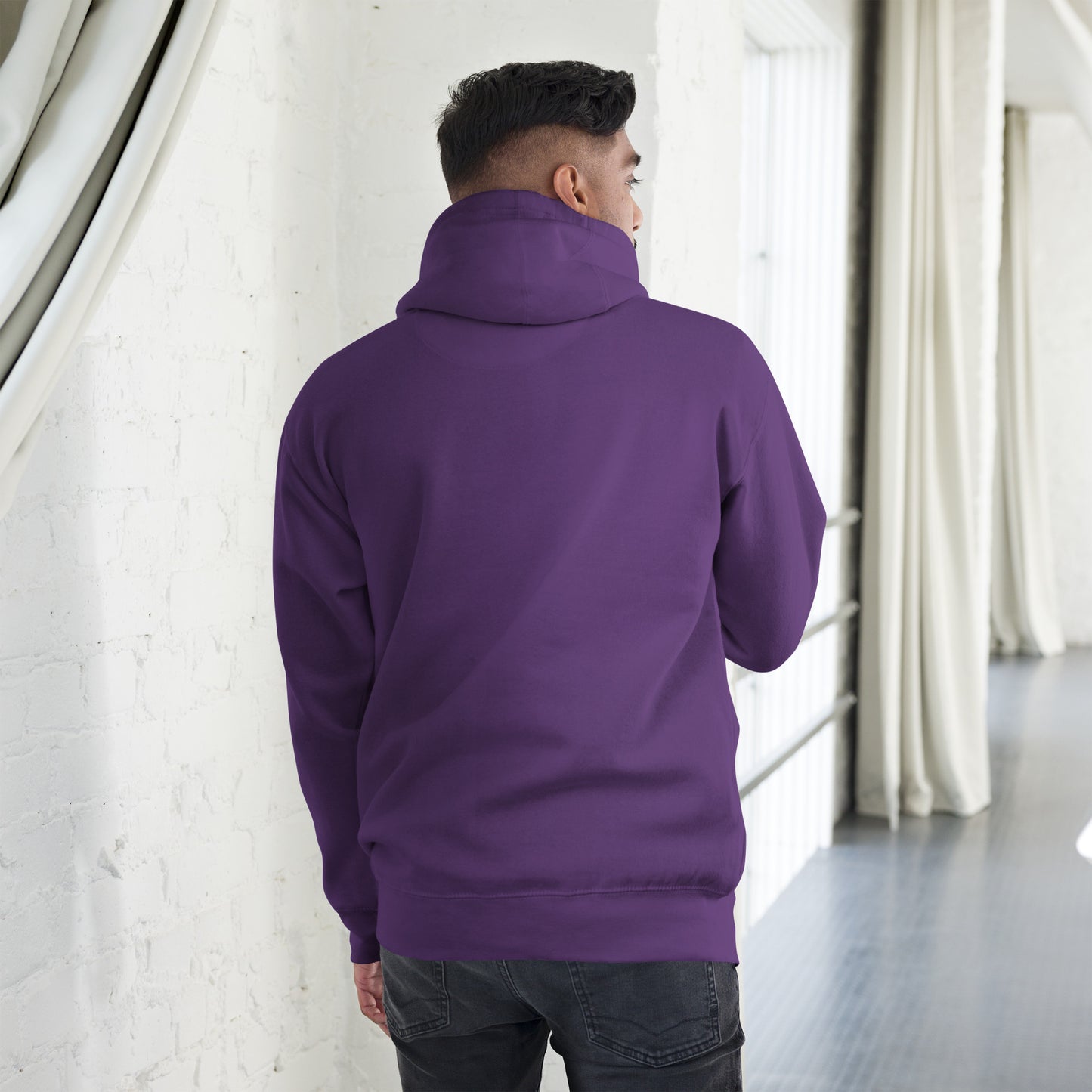 alt="Hoodie G.O.A.T – Sudadera negra unisex con capucha y bolsillo canguro | Zhomax"
alt="Detalle del estampado G.O.A.T en la sudadera negra de algodón premium"
alt="Sudadera inspirada en leyendas del fútbol – Estilo streetwear deportivo"
alt="Hoodie negra con capucha ajustable y diseño exclusivo para fans del fútbol"
