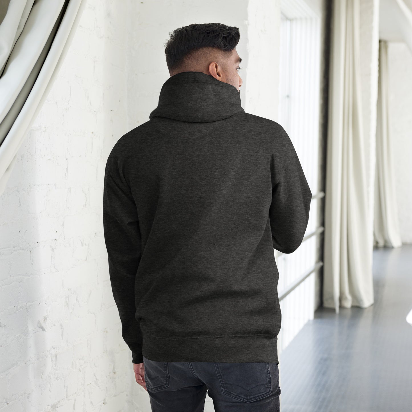 alt="Hoodie G.O.A.T – Sudadera negra unisex con capucha y bolsillo canguro | Zhomax"
alt="Detalle del estampado G.O.A.T en la sudadera negra de algodón premium"
alt="Sudadera inspirada en leyendas del fútbol – Estilo streetwear deportivo"
alt="Hoodie negra con capucha ajustable y diseño exclusivo para fans del fútbol"