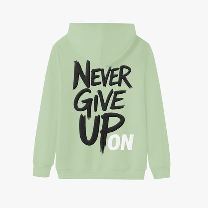 Sudadera oversize que rompe moldes. Diseño audaz con corte generoso que prioriza tu libertad sin sacrificar estilo. Tela resistente y versátil para cualquier momento. Unisex, sin etiquetas. Never Give es más que una prenda: es una declaración de independencia que llevas cada día. www.zhomax.com