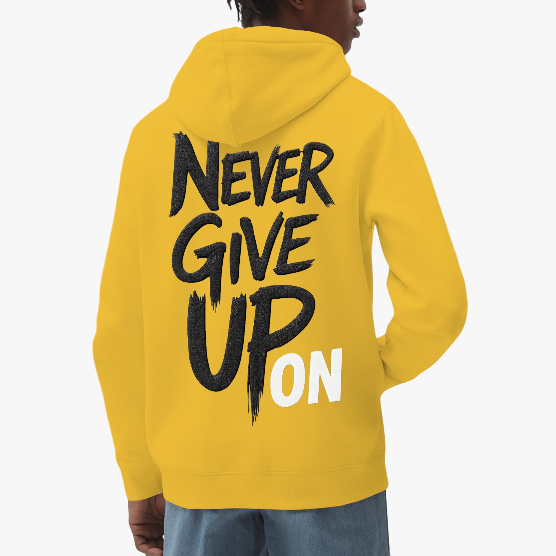 Sudadera oversize que rompe moldes. Diseño audaz con corte generoso que prioriza tu libertad sin sacrificar estilo. Tela resistente y versátil para cualquier momento. Unisex, sin etiquetas. Never Give es más que una prenda: es una declaración de independencia que llevas cada día. www.zhomax.com