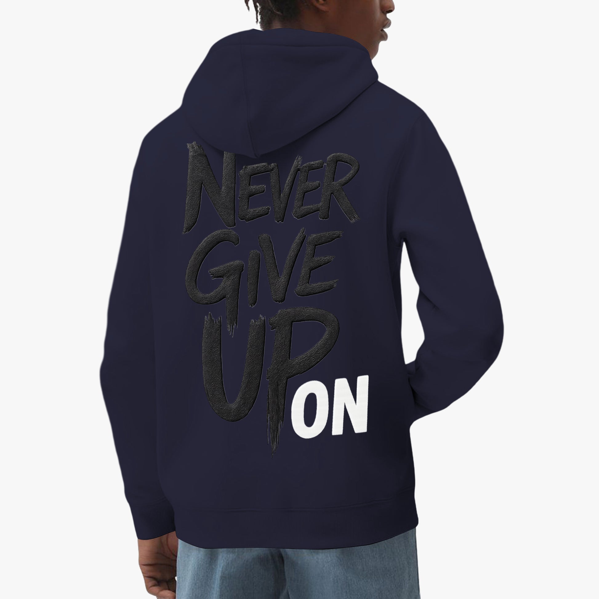 Sudadera oversize que rompe moldes. Diseño audaz con corte generoso que prioriza tu libertad sin sacrificar estilo. Tela resistente y versátil para cualquier momento. Unisex, sin etiquetas. Never Give es más que una prenda: es una declaración de independencia que llevas cada día. www.zhomax.com