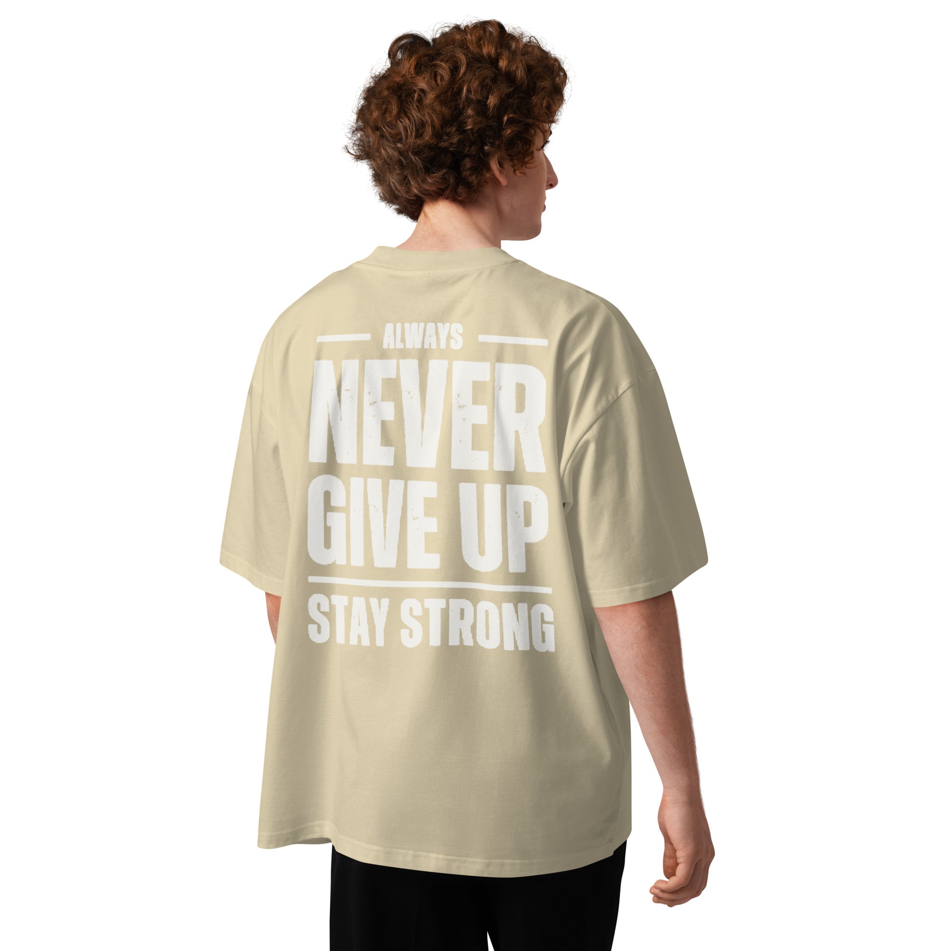 Camiseta Oversize Never Give Up ZHOMAX en color piedra, estampado trasero Stay Strong