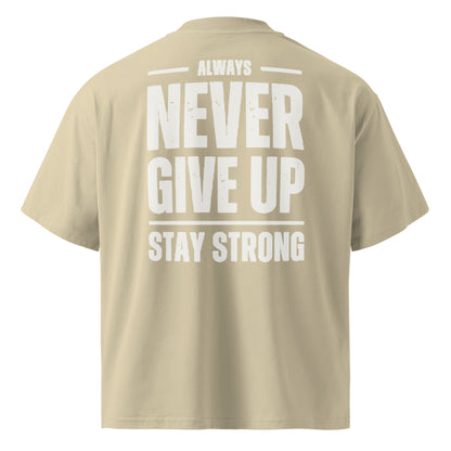 Camiseta Oversize Never Give Up ZHOMAX en color piedra, segunda vista trasera